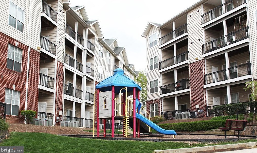 1550 Spring Gate Dr, Mc Lean VA  22102-3423 exterior