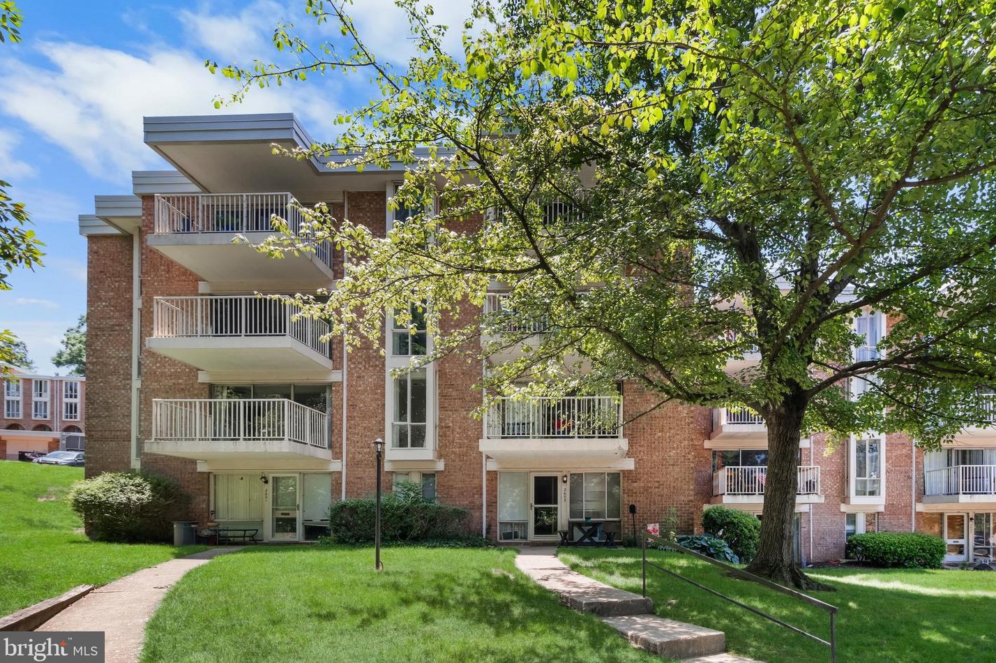 2620 Wagon Dr, Alexandria VA  22303-2631 exterior