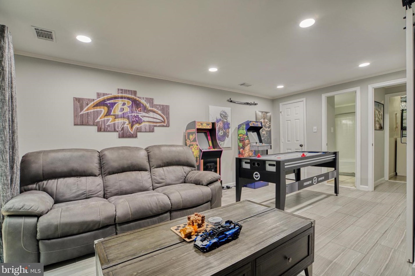 6113 Liverpool Ln, Alexandria VA 22315-4720 exterior