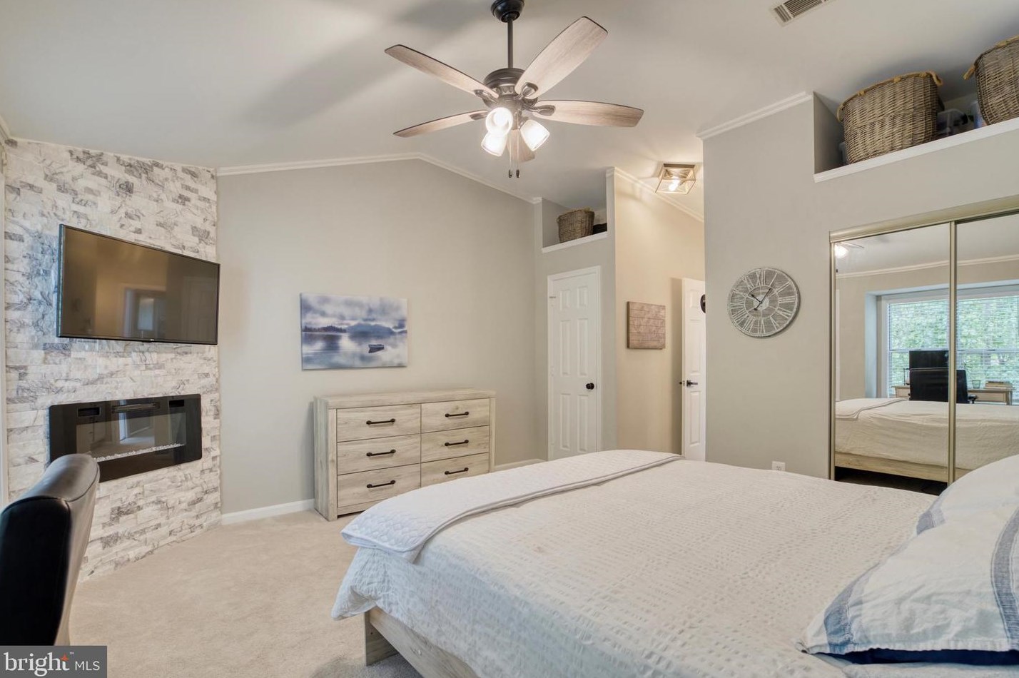 6113 Liverpool Ln, Alexandria VA 22315-4720 exterior