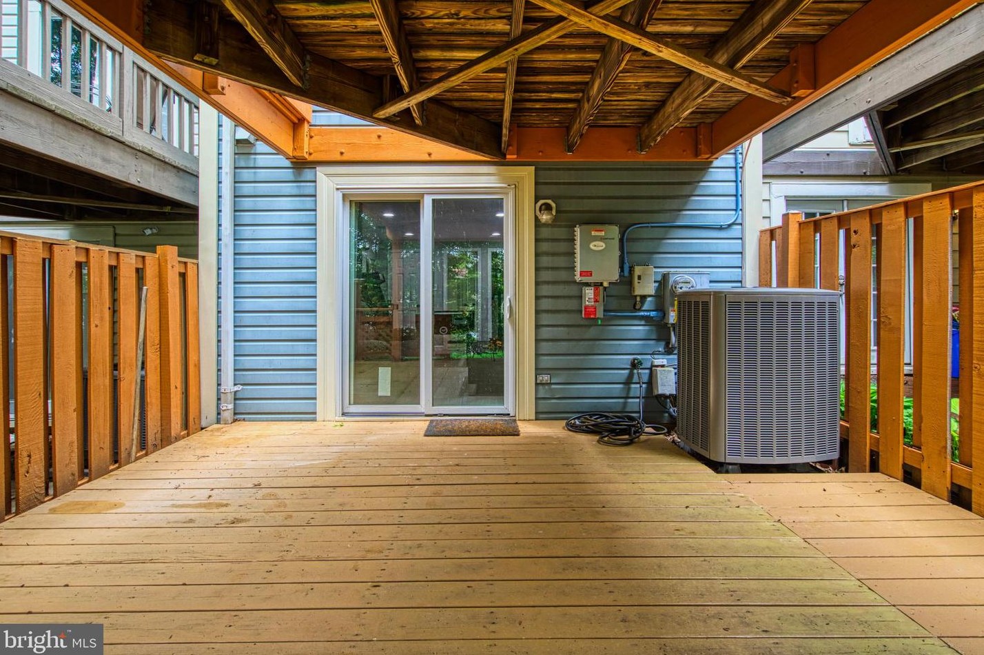 6113 Liverpool Ln, Alexandria VA 22315-4720 exterior