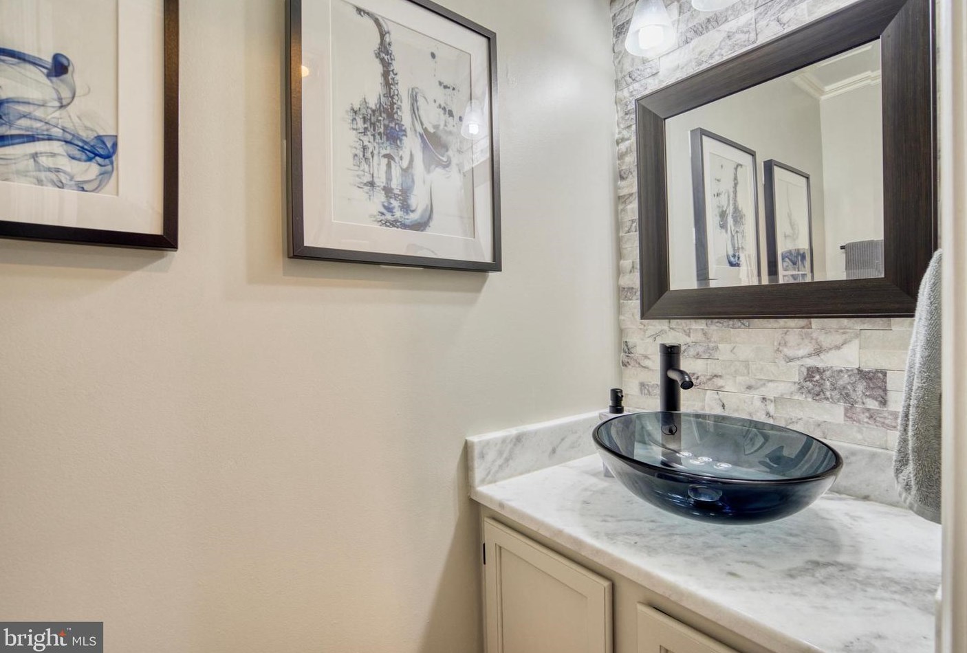 6113 Liverpool Ln, Alexandria VA 22315-4720 exterior