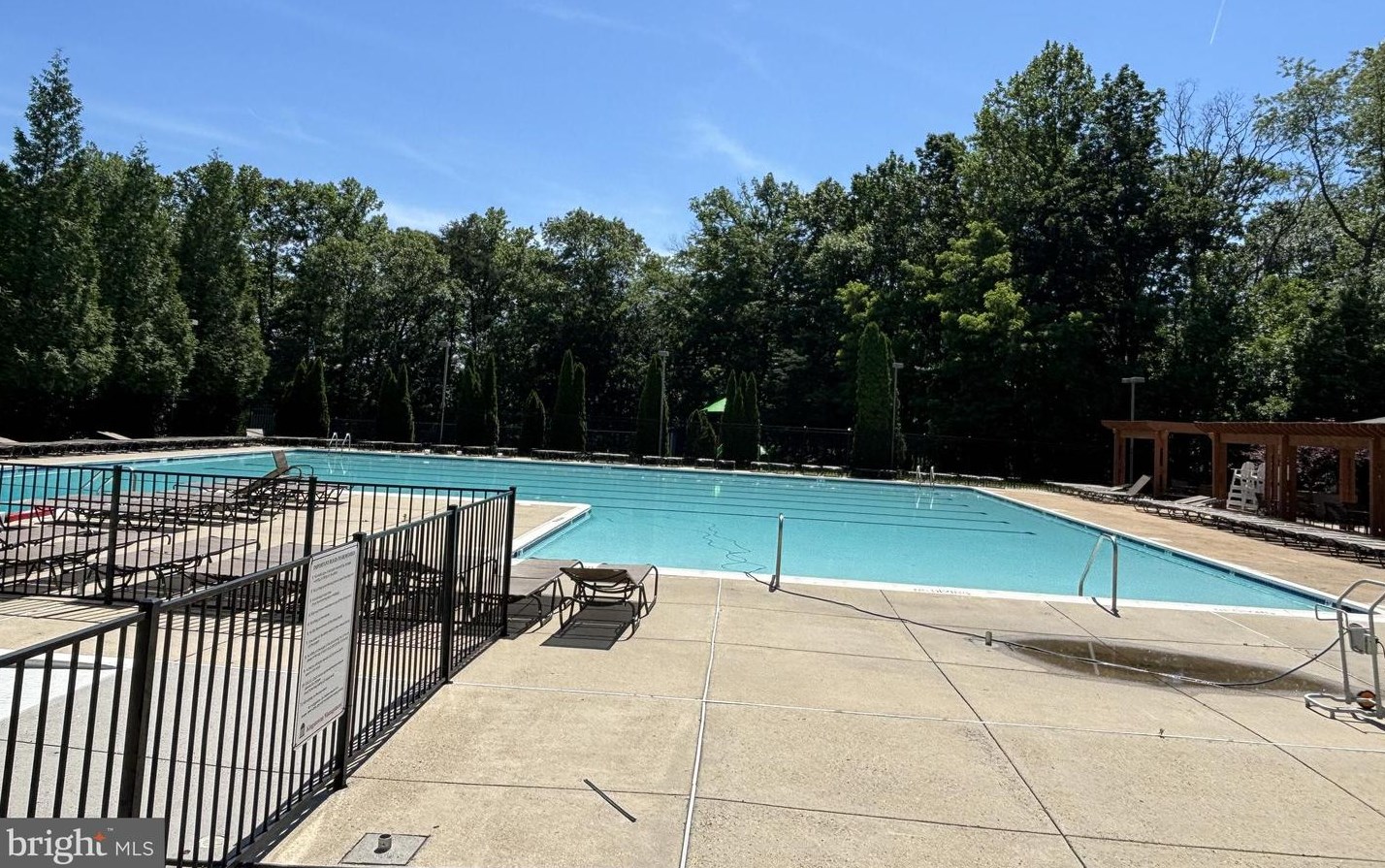 6113 Liverpool Ln, Alexandria VA 22315-4720 exterior