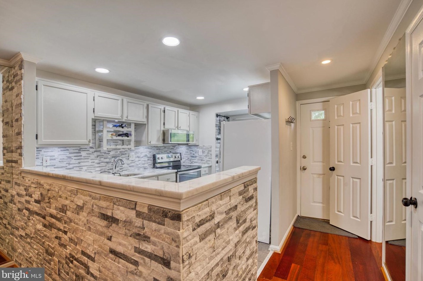 6113 Liverpool Ln, Alexandria VA 22315-4720 exterior