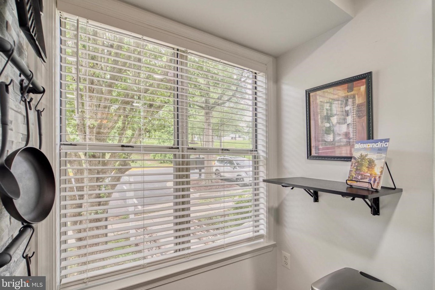 6113 Liverpool Ln, Alexandria VA 22315-4720 exterior