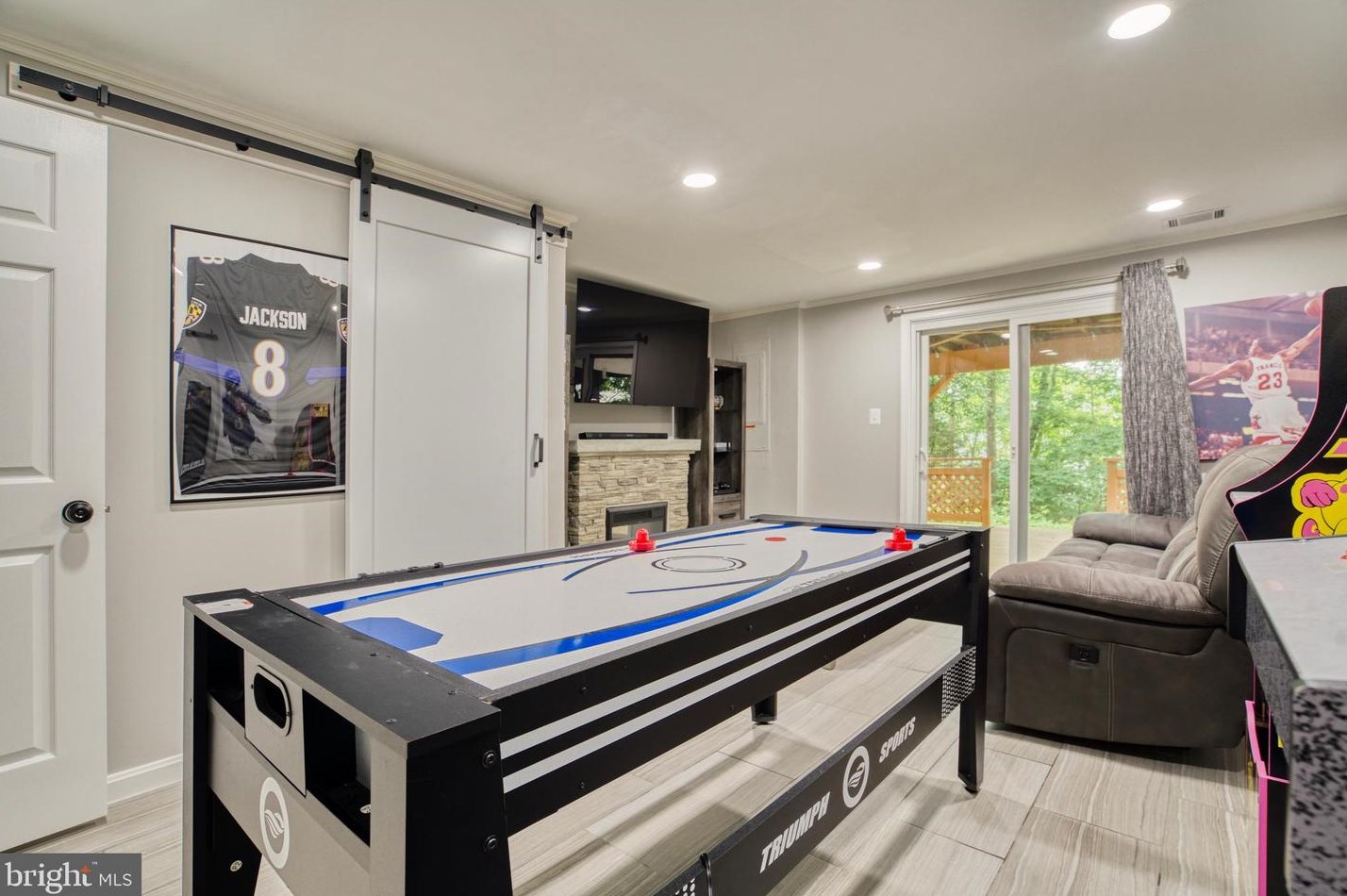 6113 Liverpool Ln, Alexandria VA 22315-4720 exterior