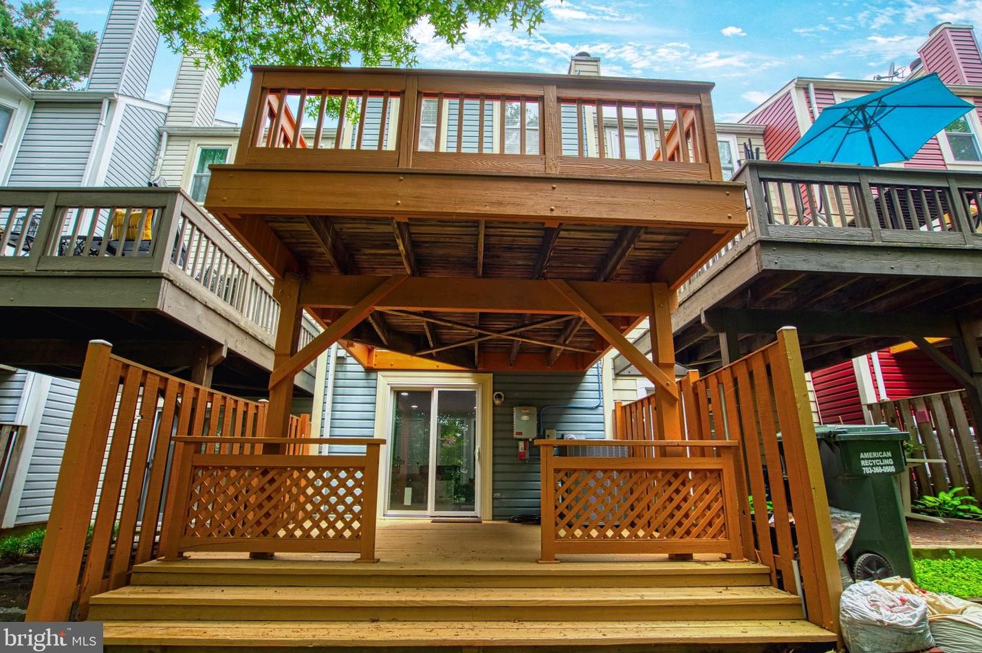 6113 Liverpool Ln, Alexandria VA 22315-4720 exterior