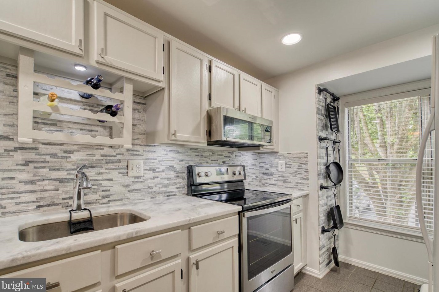 6113 Liverpool Ln, Alexandria VA 22315-4720 exterior