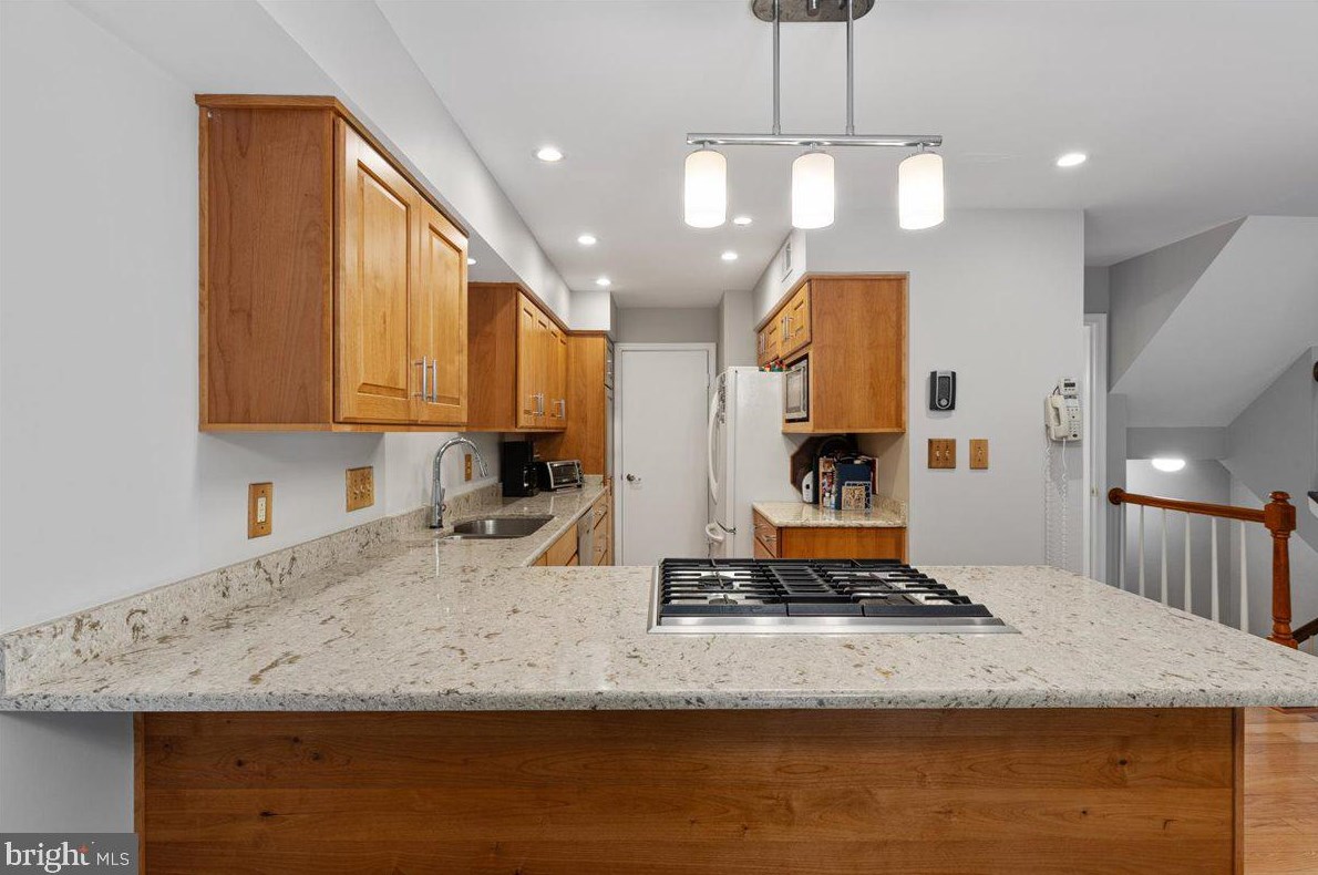 6510 Palisades Dr, Centreville VA  20121-3811 exterior