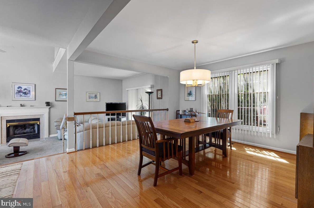 6510 Palisades Dr, Centreville VA  20121-3811 exterior