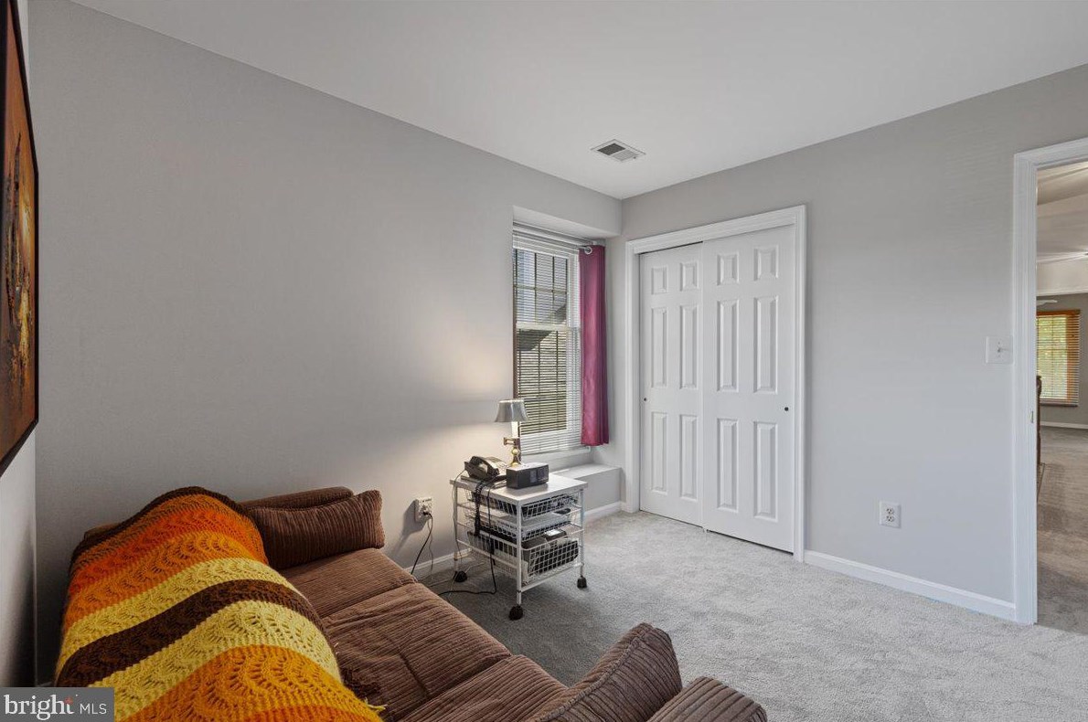6510 Palisades Dr, Centreville VA  20121-3811 exterior