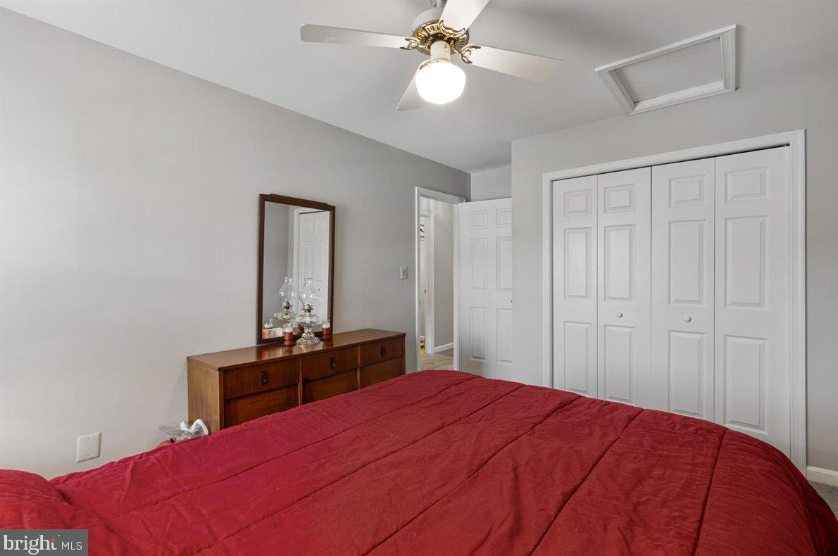 6510 Palisades Dr, Centreville VA  20121-3811 exterior
