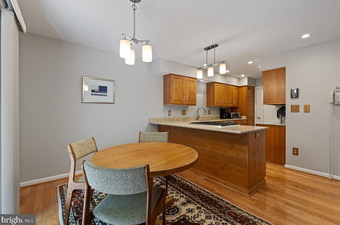6510 Palisades Dr, Centreville VA  20121-3811 exterior