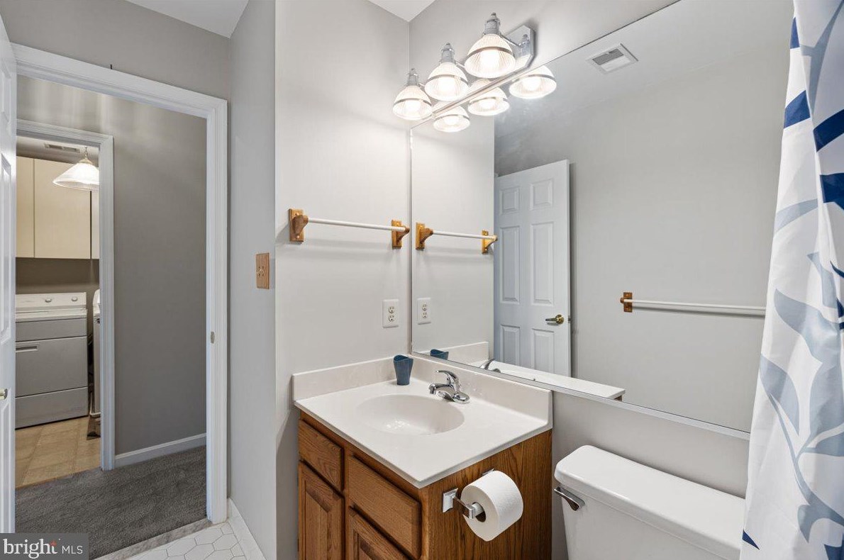 6510 Palisades Dr, Centreville VA  20121-3811 exterior