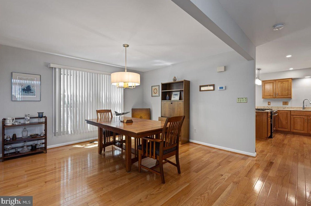 6510 Palisades Dr, Centreville VA  20121-3811 exterior