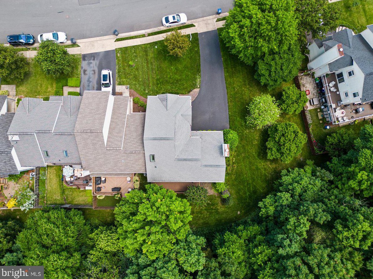 6510 Palisades Dr, Centreville VA  20121-3811 exterior