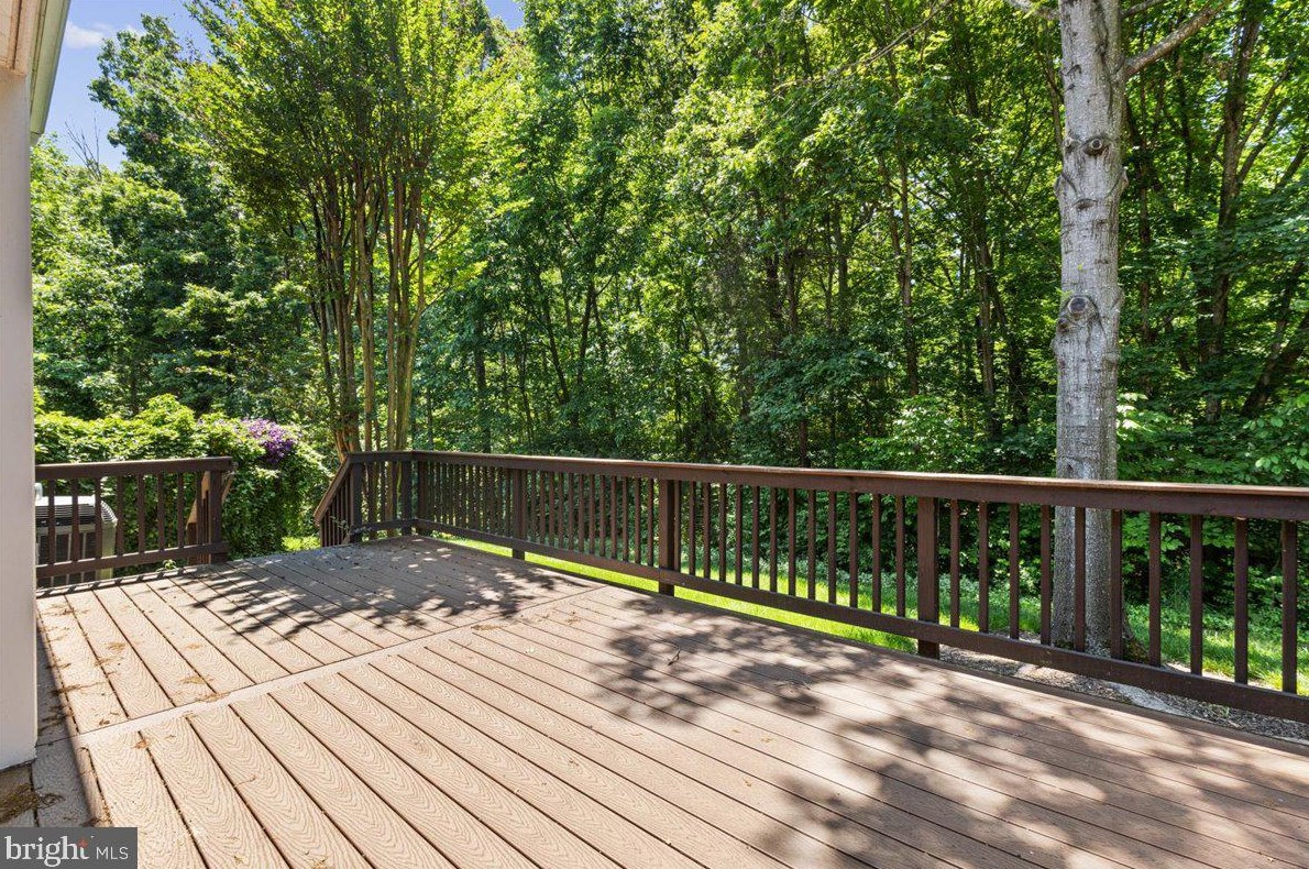 6510 Palisades Dr, Centreville VA  20121-3811 exterior