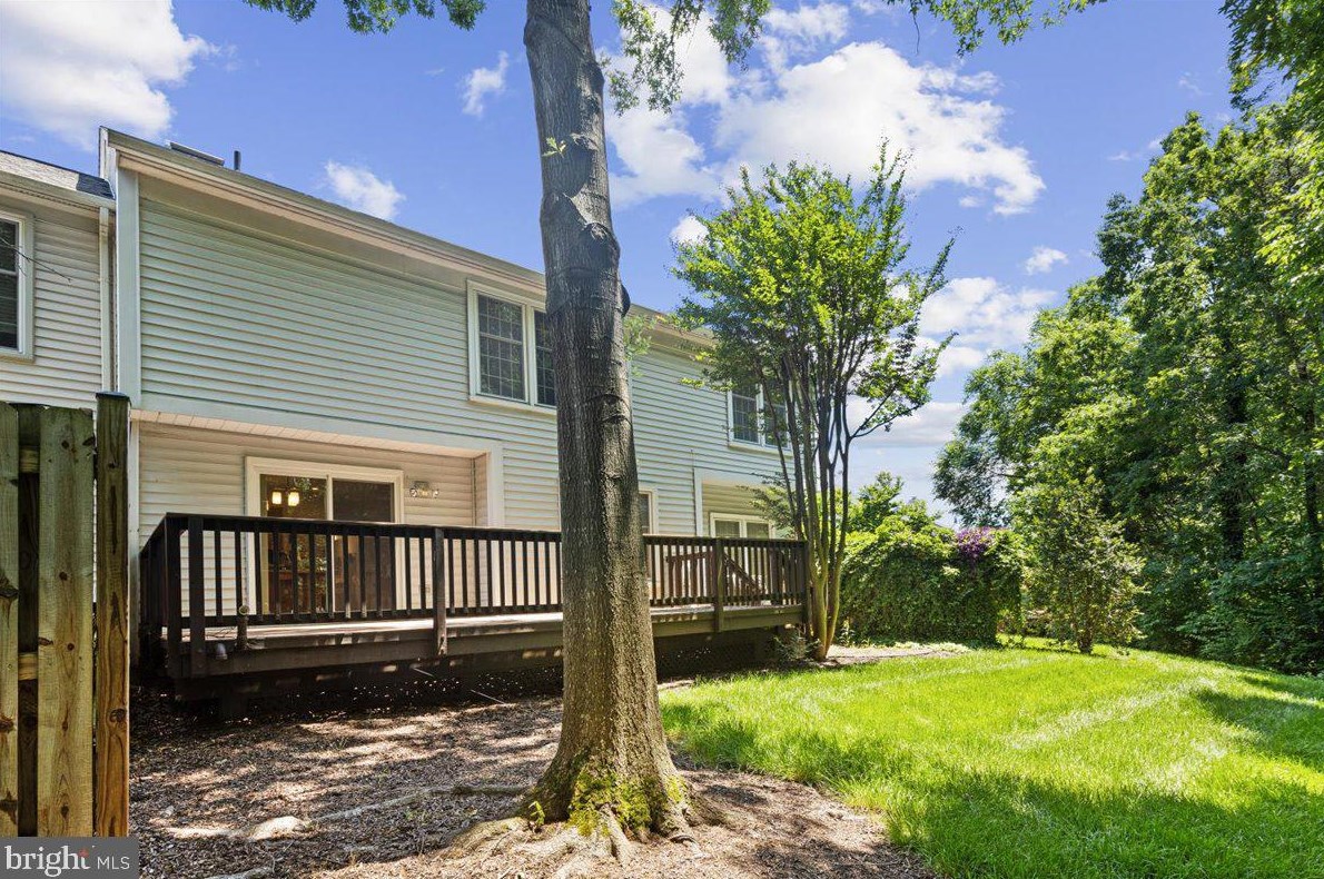 6510 Palisades Dr, Centreville VA  20121-3811 exterior