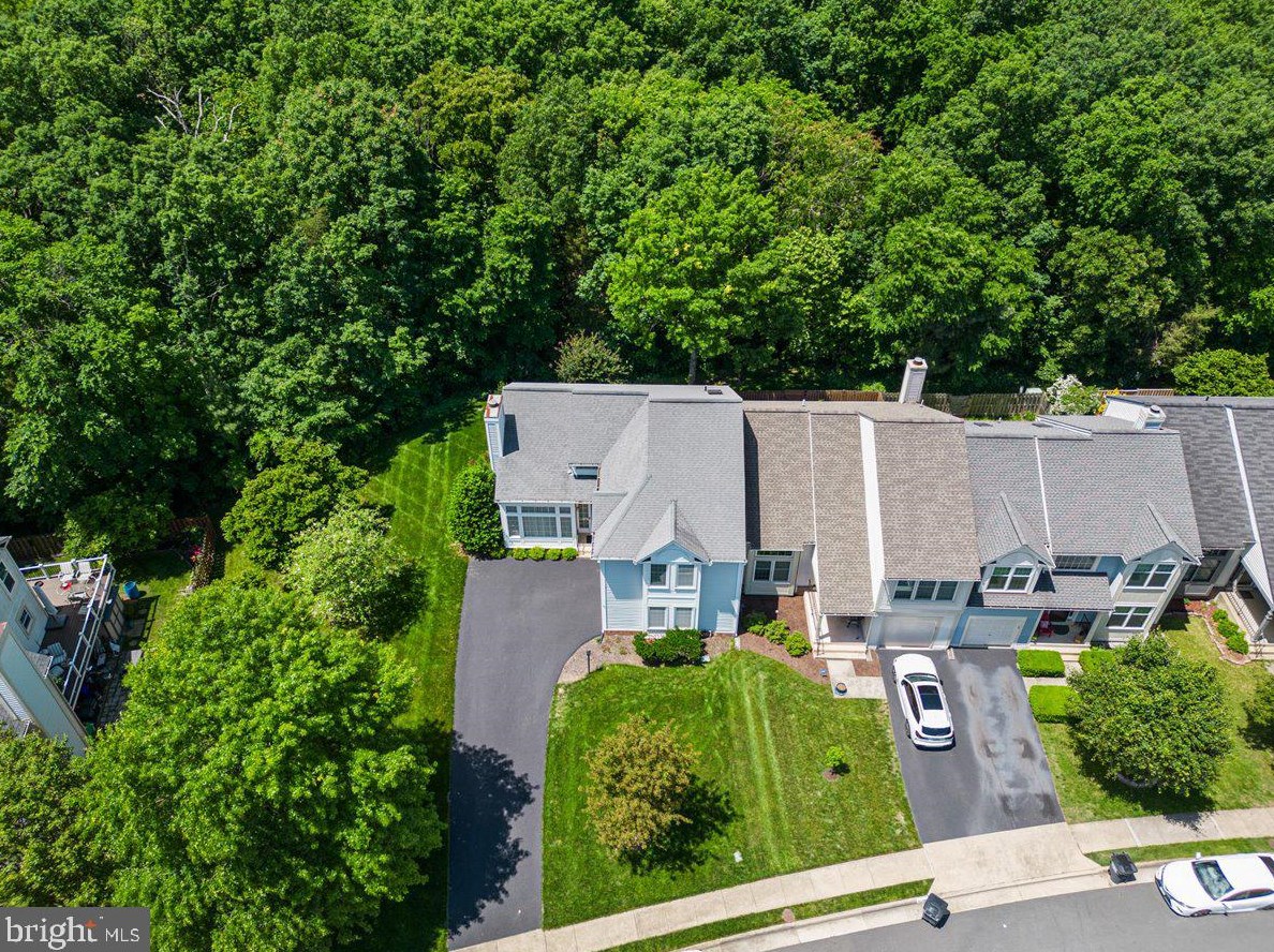 6510 Palisades Dr, Centreville VA  20121-3811 exterior