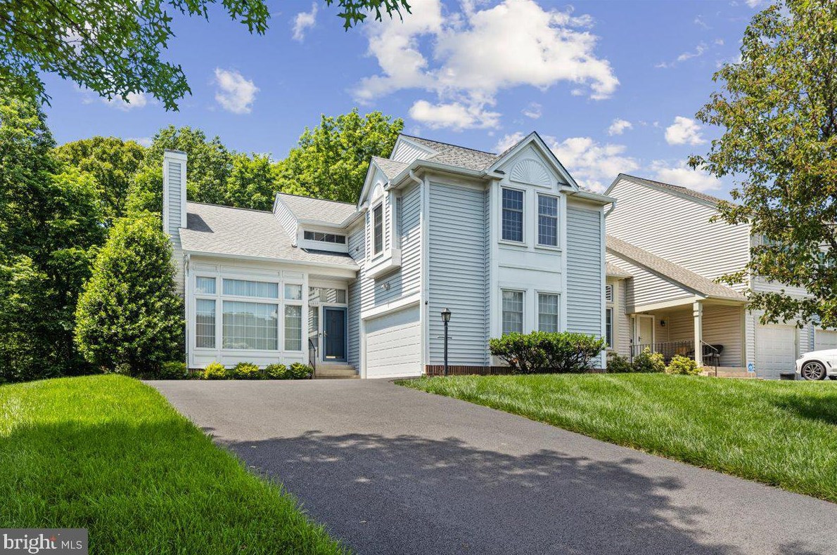 6510 Palisades Dr, Centreville VA  20121-3811 exterior