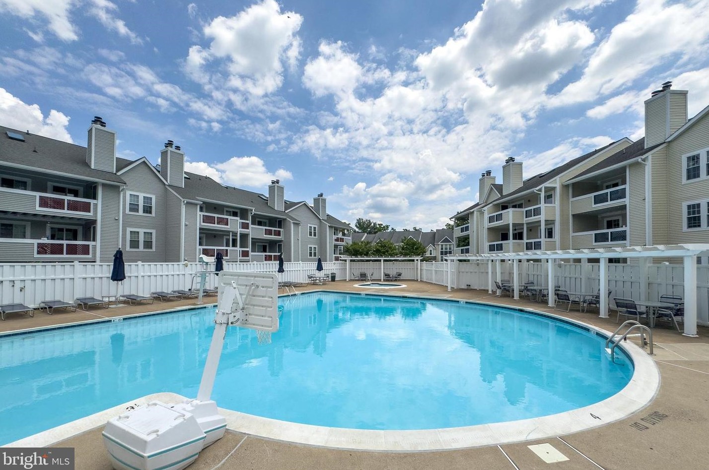 12950 Grays Pointe Rd, Fairfax VA 22033-2154 exterior