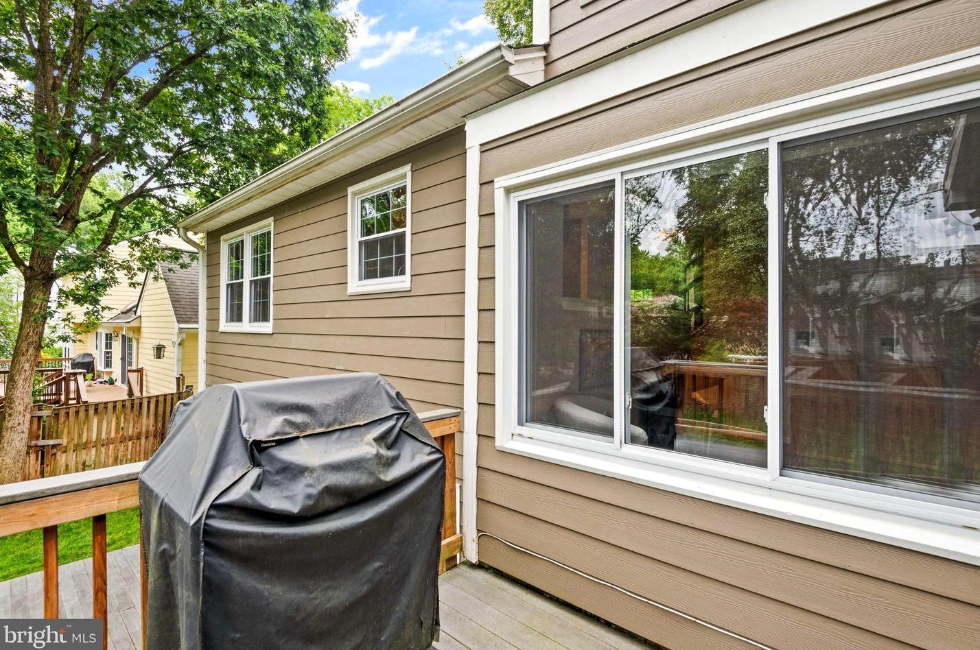 6211 Gentle Ln, Alexandria VA 22310-2260 exterior