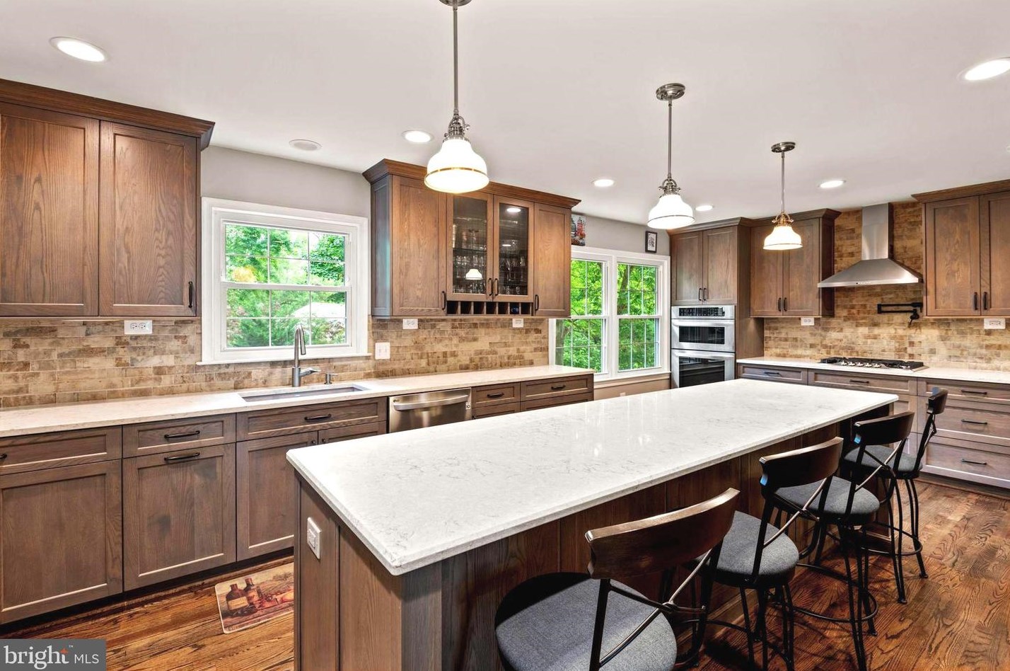 6211 Gentle Ln, Alexandria VA 22310-2260 exterior