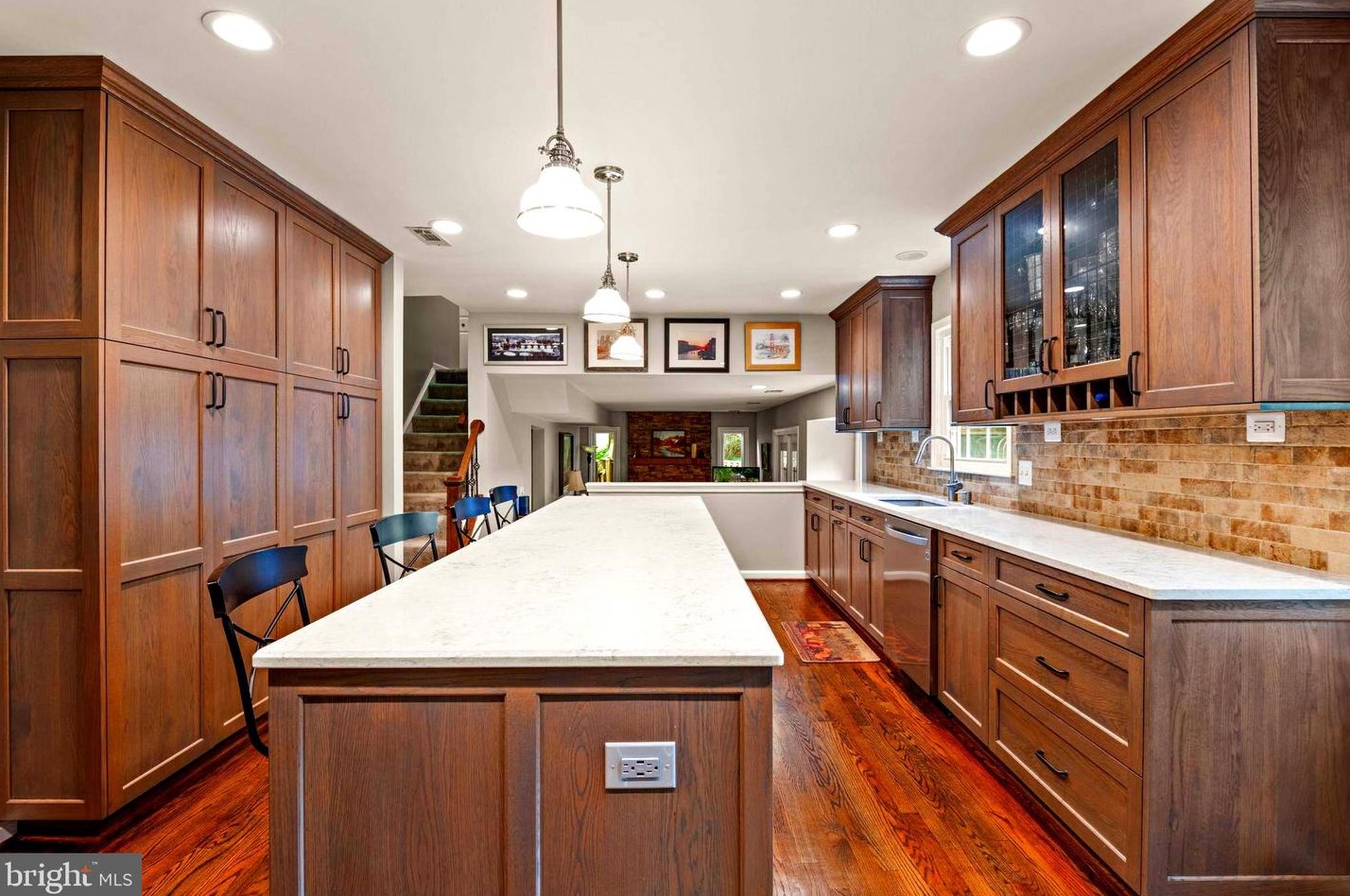 6211 Gentle Ln, Alexandria VA 22310-2260 exterior