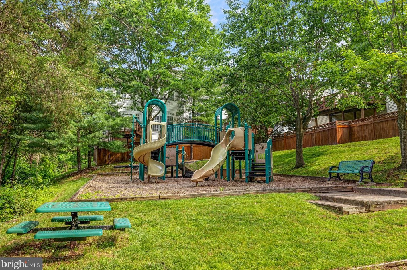 13565 Cedar Run Ln, Herndon VA 20171-3263 exterior