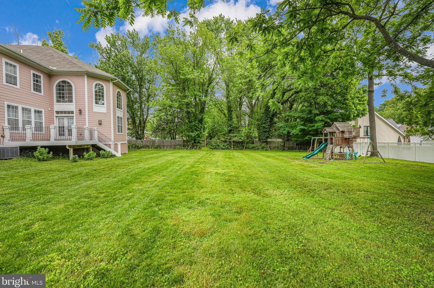 2825 Cedar Ln, Vienna VA  22180-7014 exterior