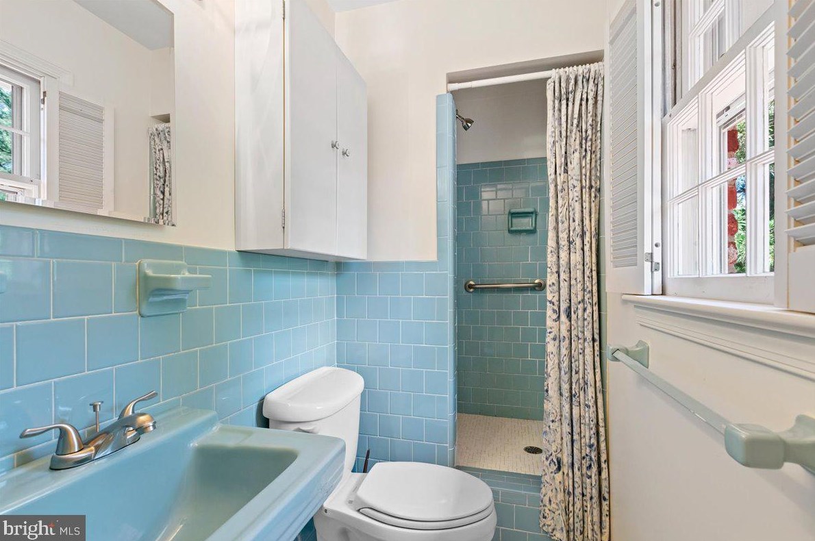 6707 Beddoo St, Alexandria VA 22306-6605 exterior