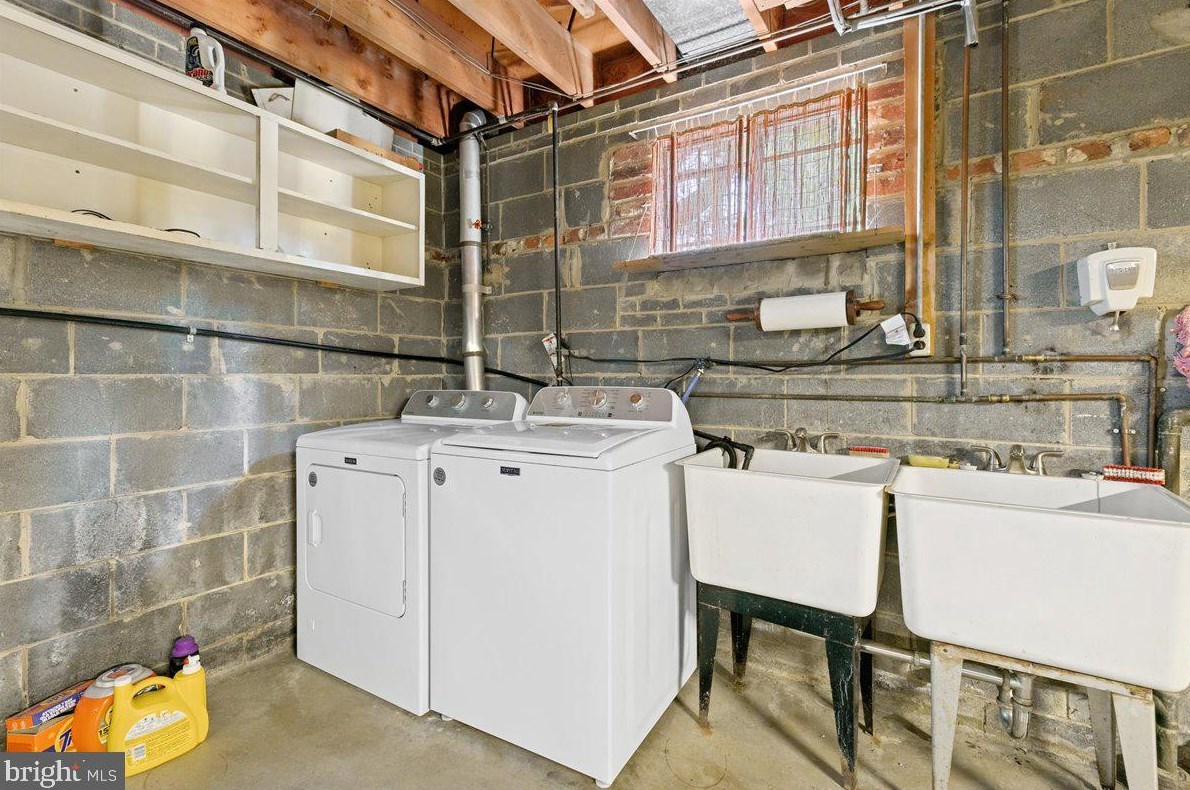 6707 Beddoo St, Alexandria VA 22306-6605 exterior