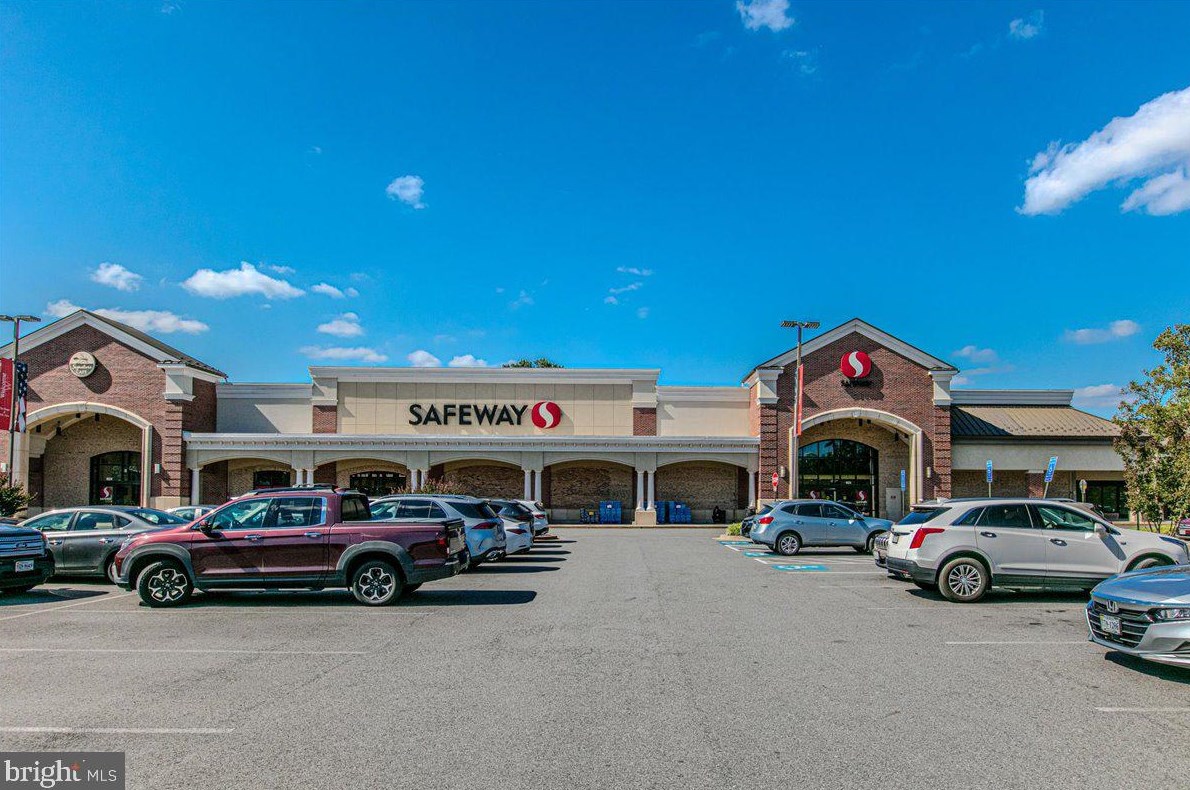 6707 Beddoo St, Alexandria VA 22306-6605 exterior