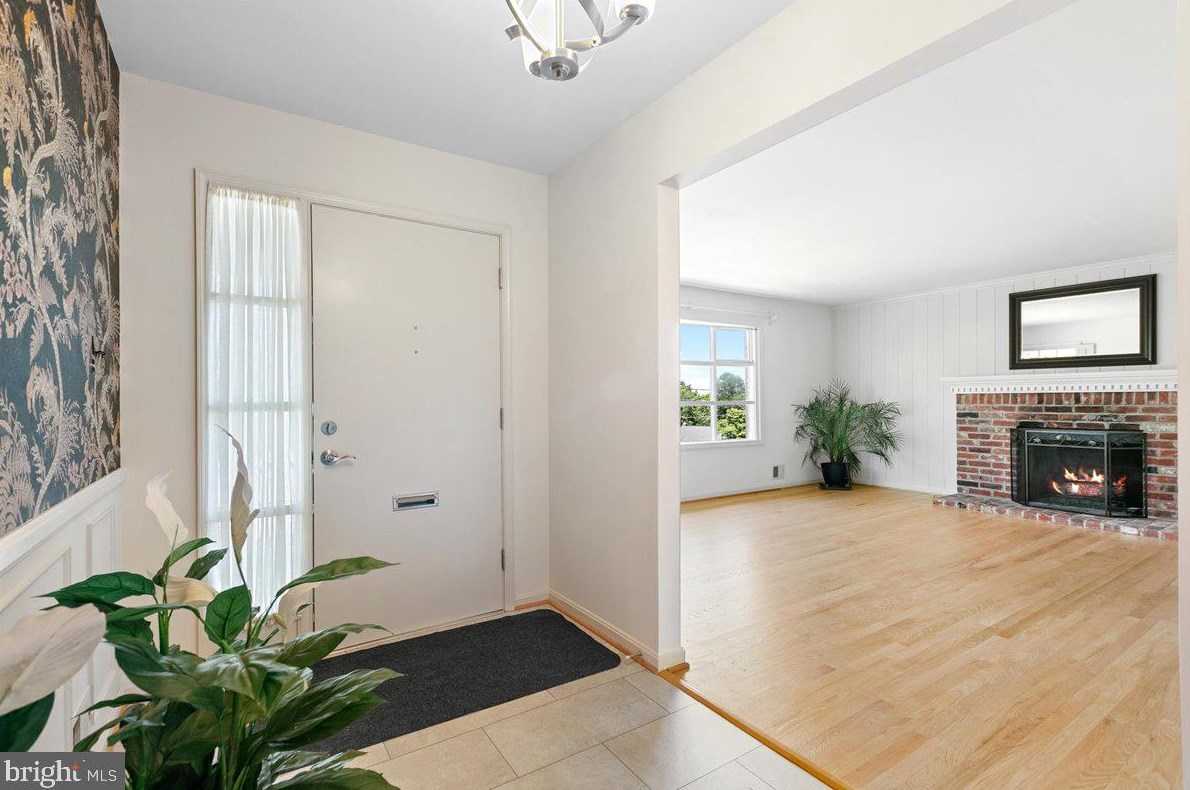 6707 Beddoo St, Alexandria VA 22306-6605 exterior