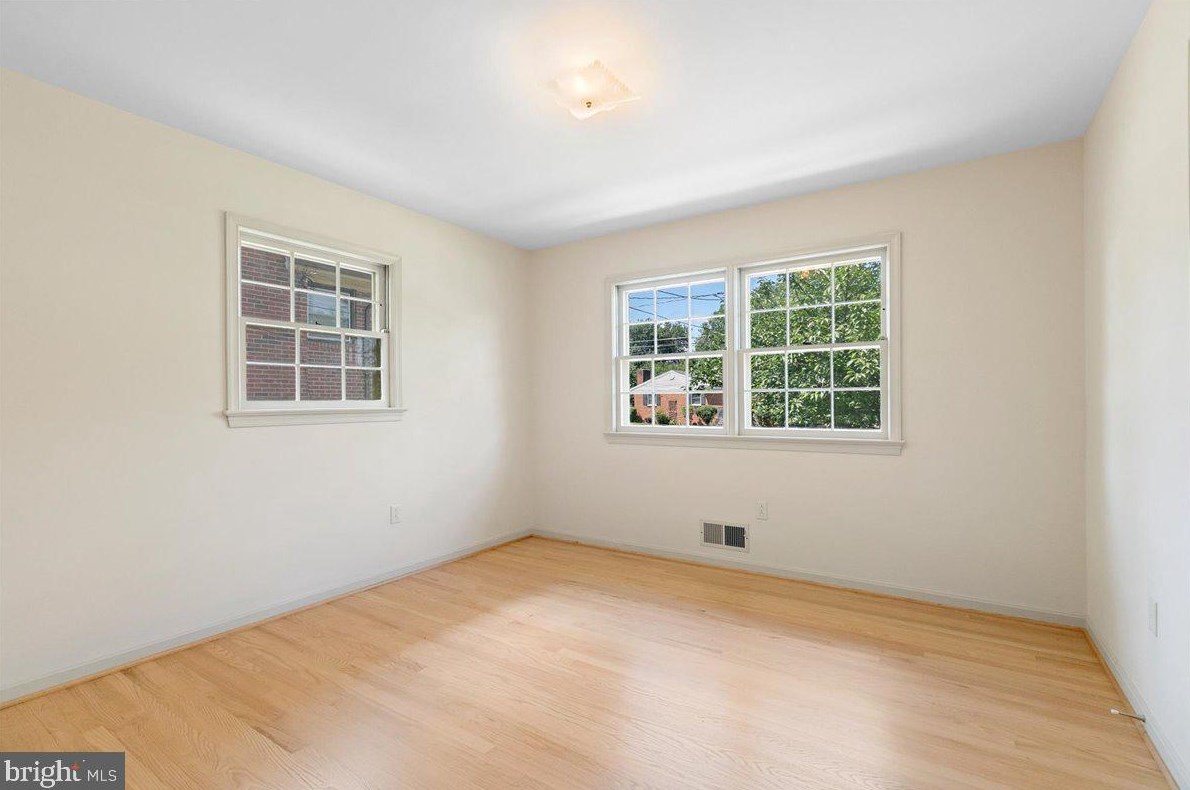 6707 Beddoo St, Alexandria VA 22306-6605 exterior