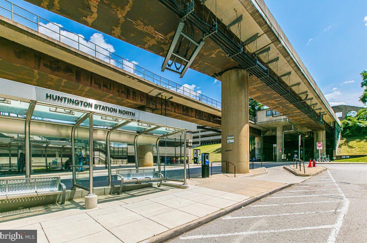 6707 Beddoo St, Alexandria VA 22306-6605 exterior