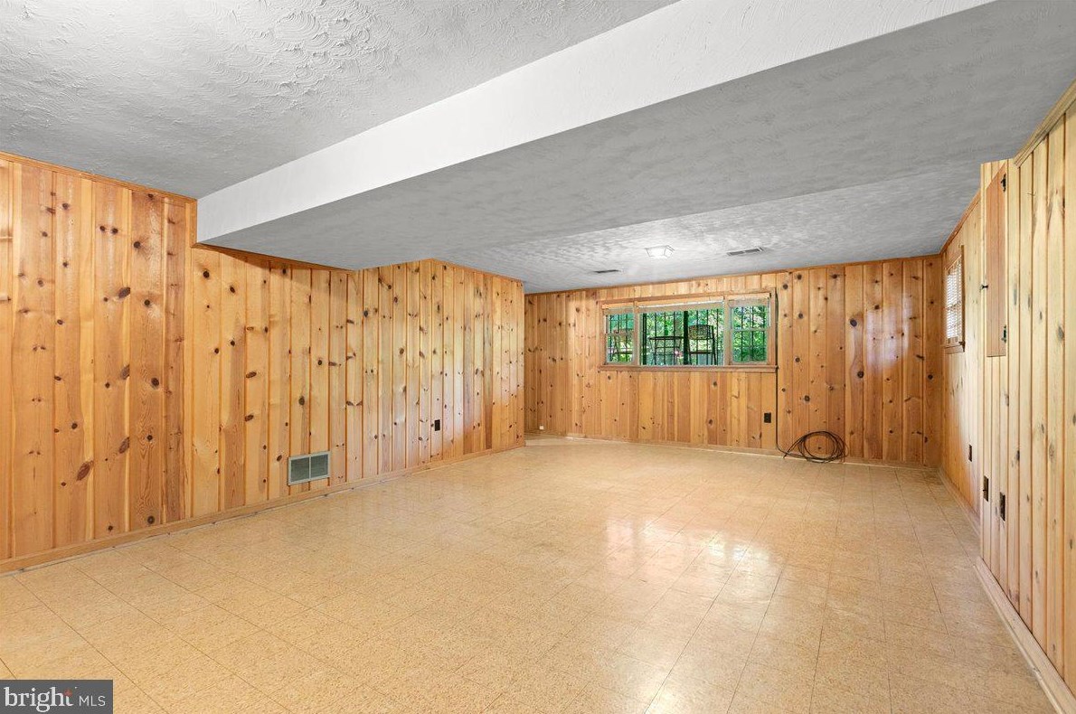 6707 Beddoo St, Alexandria VA 22306-6605 exterior