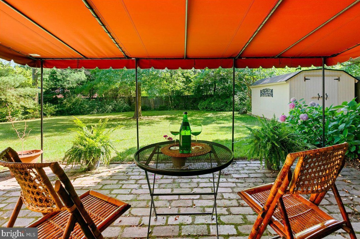 6707 Beddoo St, Alexandria VA 22306-6605 exterior