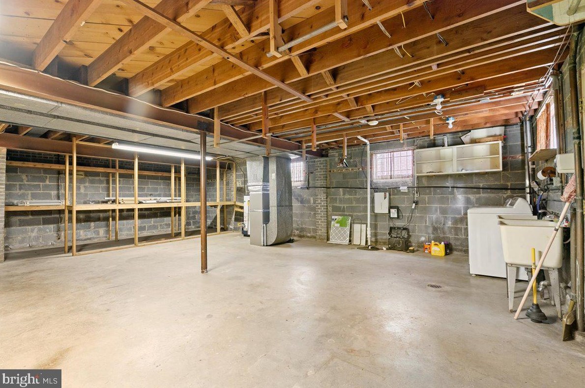 6707 Beddoo St, Alexandria VA 22306-6605 exterior