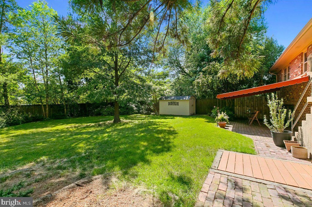 6707 Beddoo St, Alexandria VA 22306-6605 exterior