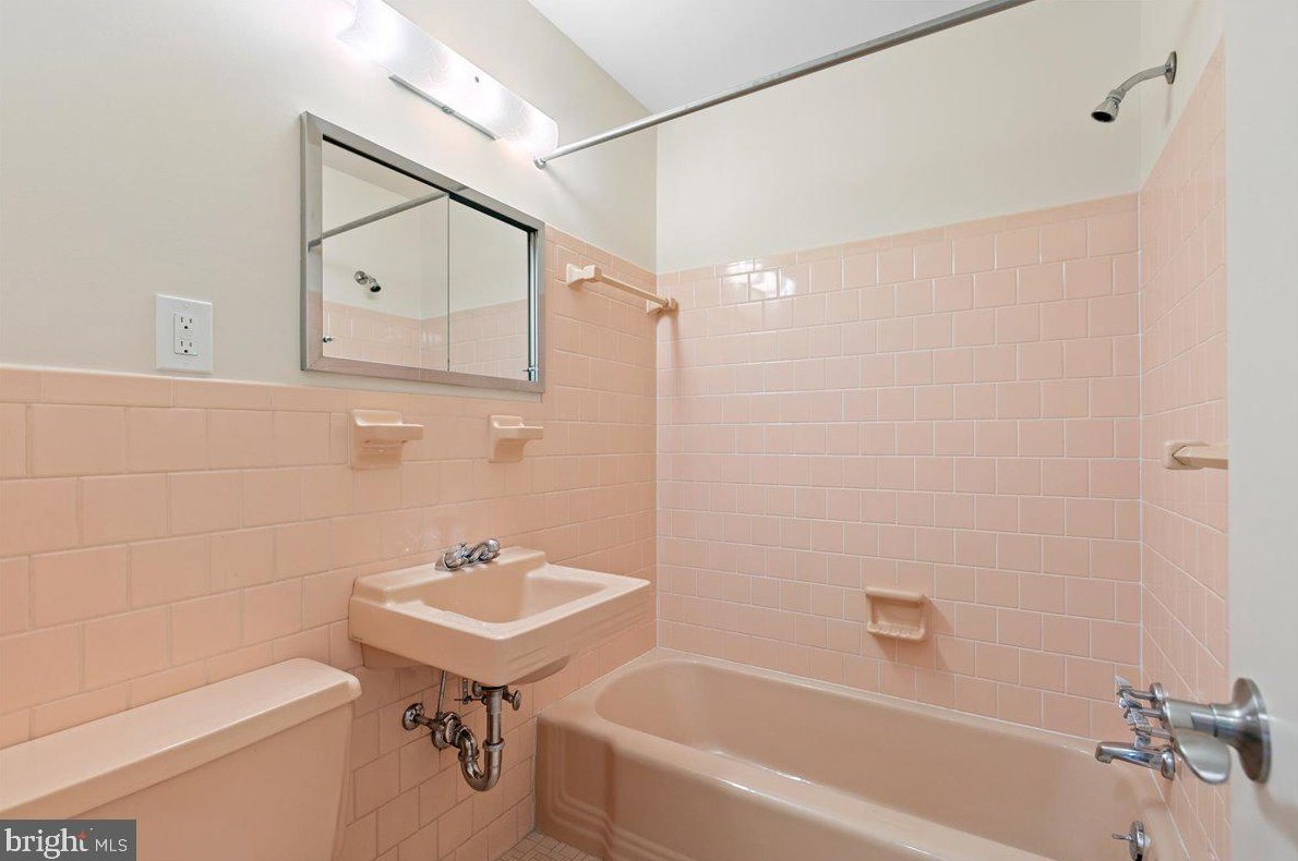 6707 Beddoo St, Alexandria VA 22306-6605 exterior