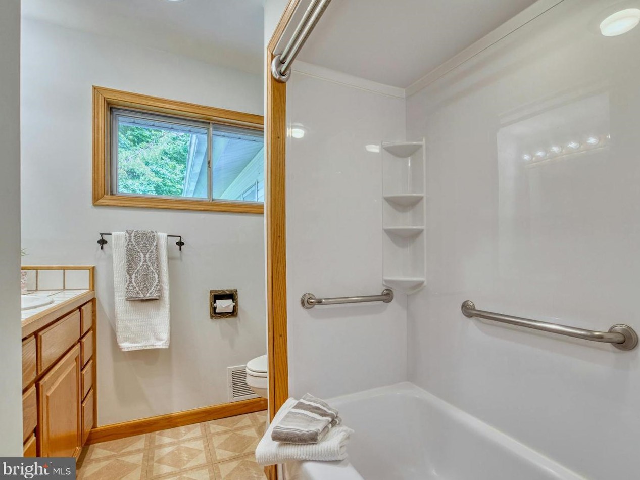 4201 Christine Pl, Alexandria VA 22311-1109 exterior