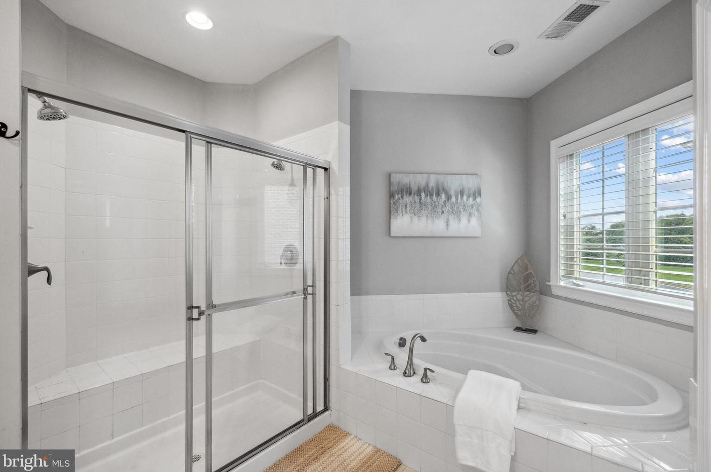 3991 Woodberry Mdw Dr, Fairfax VA  22033-2498 exterior