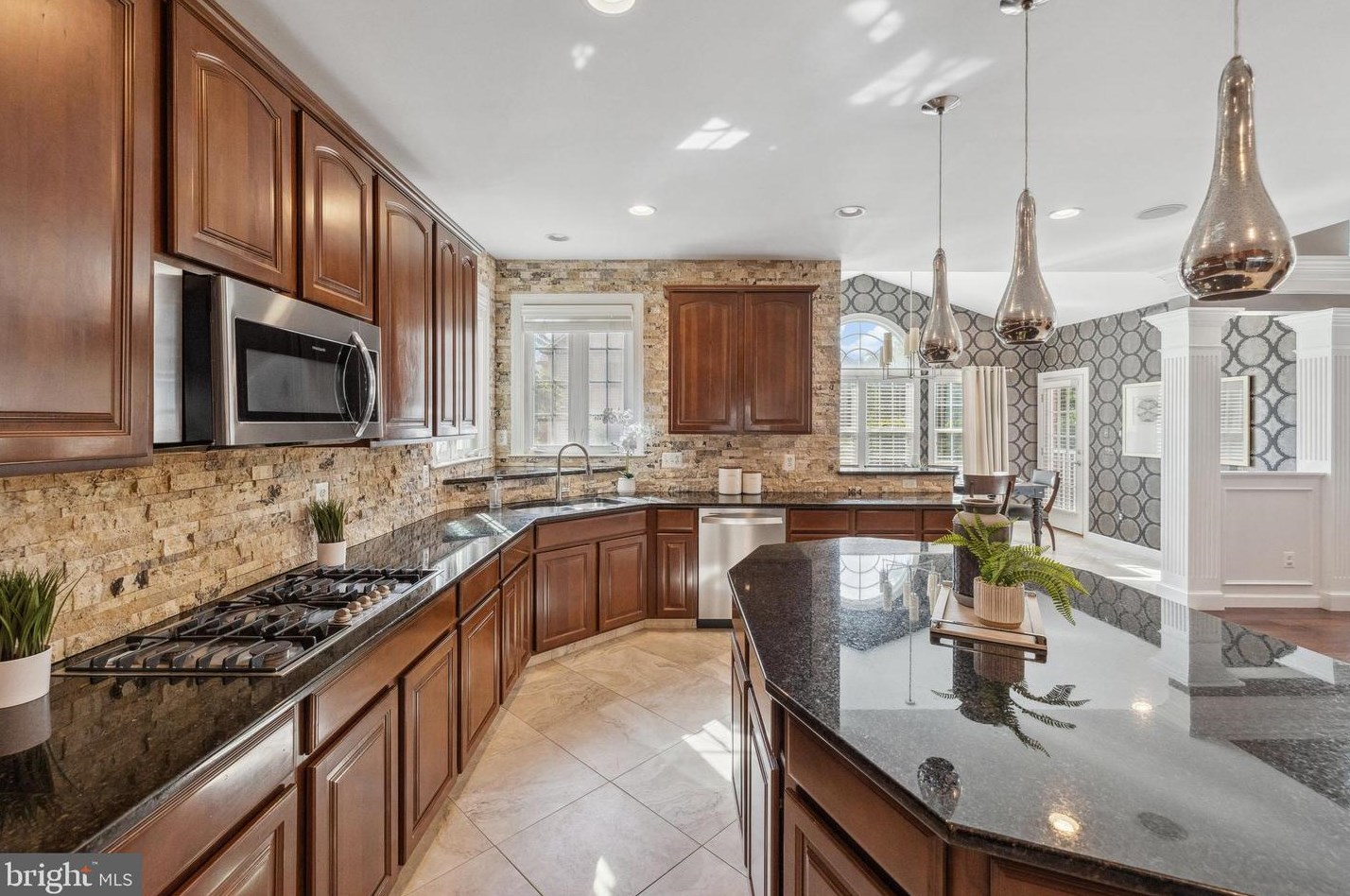 3991 Woodberry Mdw Dr, Fairfax VA  22033-2498 exterior