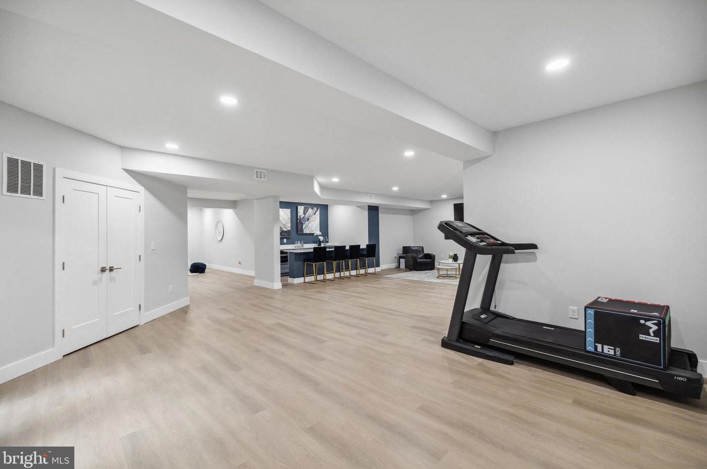 3991 Woodberry Mdw Dr, Fairfax VA  22033-2498 exterior