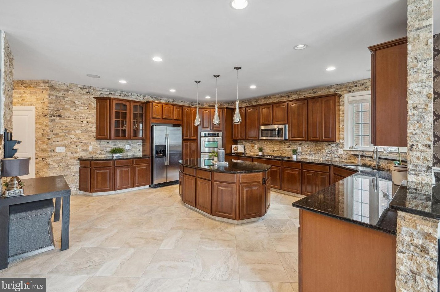 3991 Woodberry Mdw Dr, Fairfax VA  22033-2498 exterior