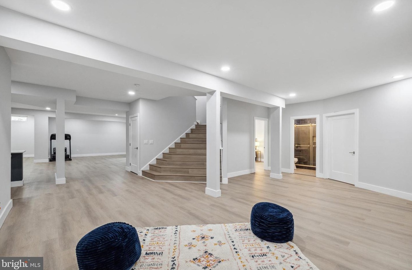 3991 Woodberry Mdw Dr, Fairfax VA  22033-2498 exterior