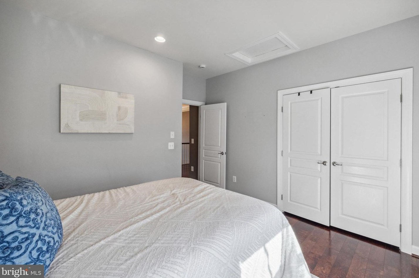 3991 Woodberry Mdw Dr, Fairfax VA  22033-2498 exterior