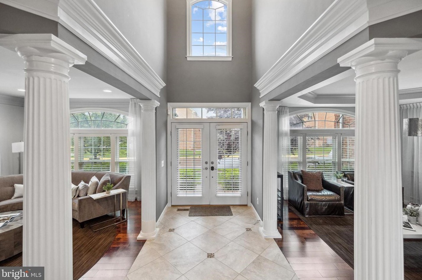 3991 Woodberry Mdw Dr, Fairfax VA  22033-2498 exterior