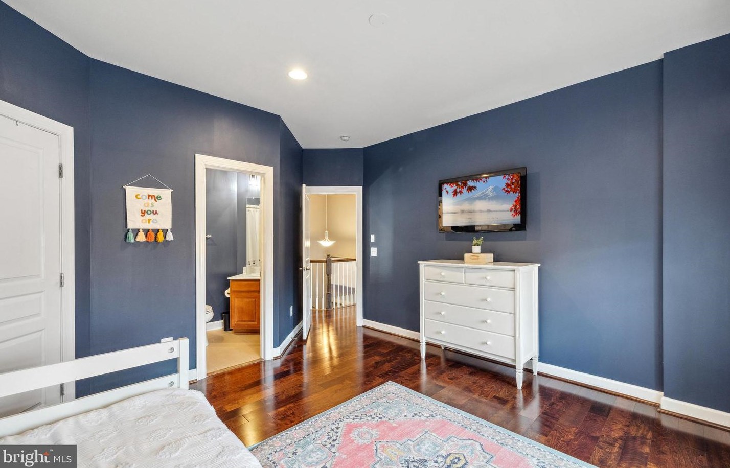 3991 Woodberry Mdw Dr, Fairfax VA  22033-2498 exterior